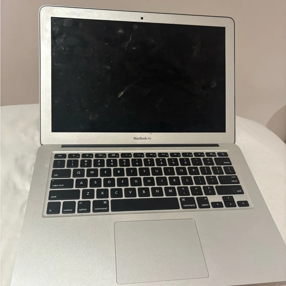 Apple MacBook Air - Sleek Silver Design